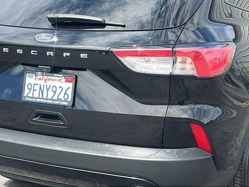 Certified 2022 Ford Escape SE w/ SE Sport Appearance Package FWD image 6