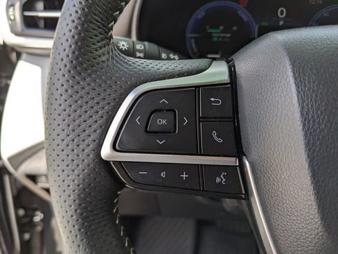 Used 2025 Toyota Sienna XSE w/ XSE Plus Package FWD image 34
