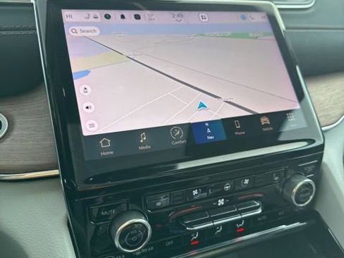 Used 2022 Jeep Grand Cherokee Summit w/ MOPAR Finishing Package image 17