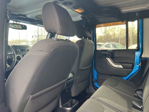 Used 2016 Jeep Wrangler Unlimited Rubicon w/ Connectivity Group image 14