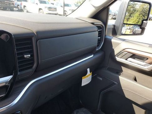 New 2025 GMC Sierra 2500 SLT w/ SLT Premium Package image 28