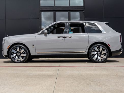 New 2026 Rolls-Royce Cullinan image 2
