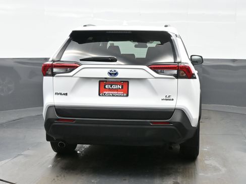 Used 2021 Toyota RAV4 LE image 5