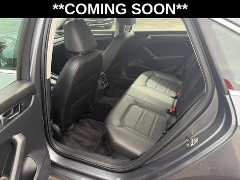 Used 2017 Volkswagen Passat 1.8T SE FWD image 9