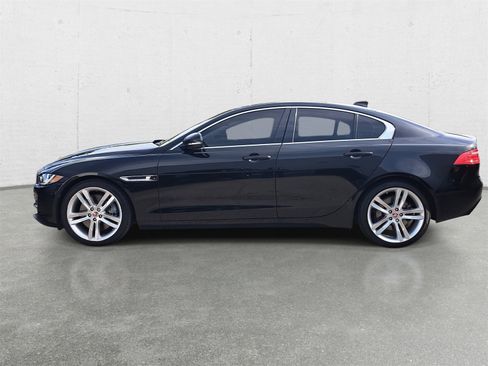 Used 2018 Jaguar XE Prestige image 8
