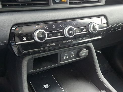 Used 2023 Honda Pilot Touring image 16