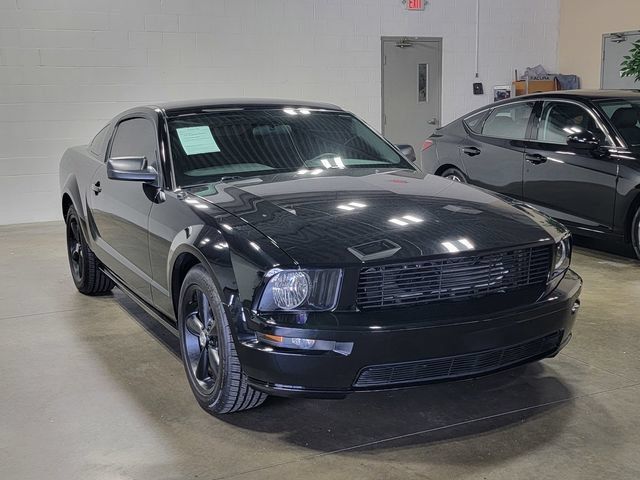 Used 2009 Ford Mustang GT RWD image 4