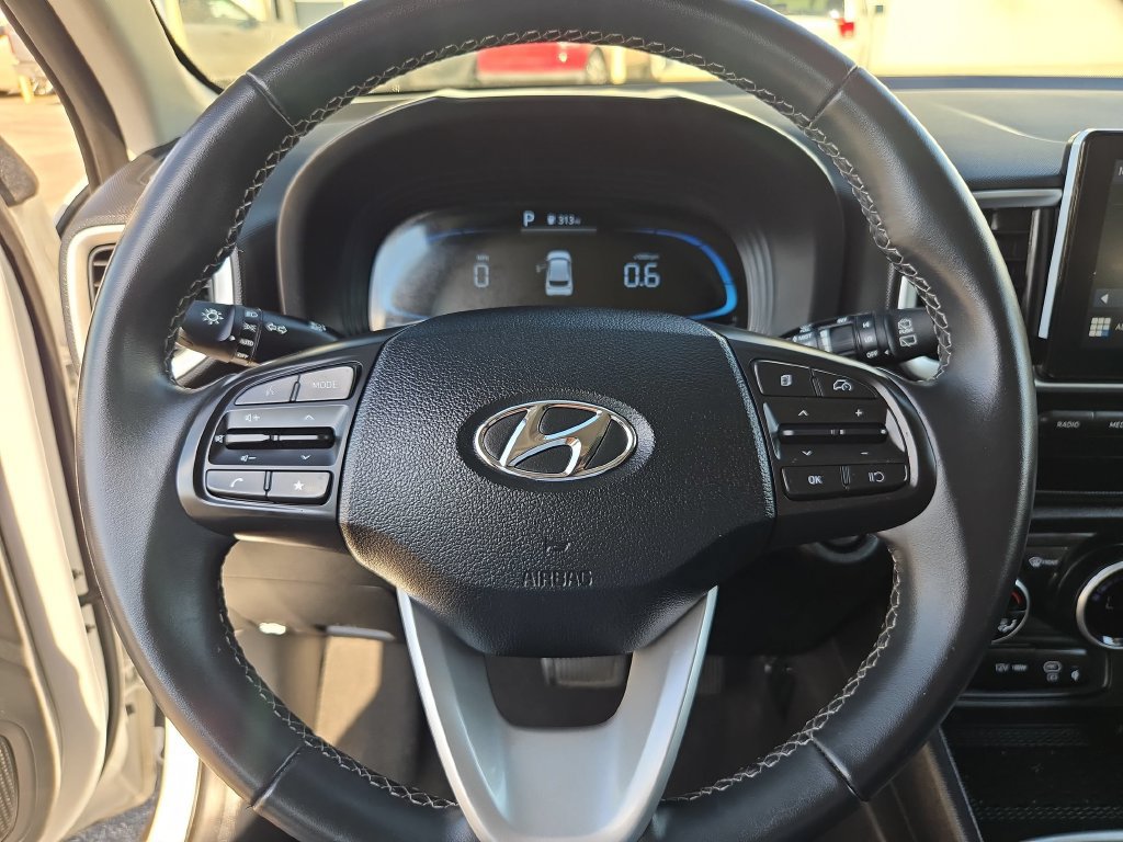 Used 2026 Hyundai Venue SEL FWD image 23