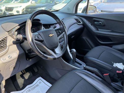 Used 2022 Chevrolet Trax LT w/ Midnight Edition AWD/4WD image 10
