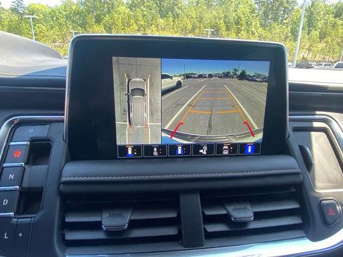 Used 2023 GMC Yukon AT4 w/ Technology Package AWD/4WD image 14
