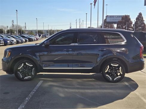 Certified 2025 Kia Telluride S image 3