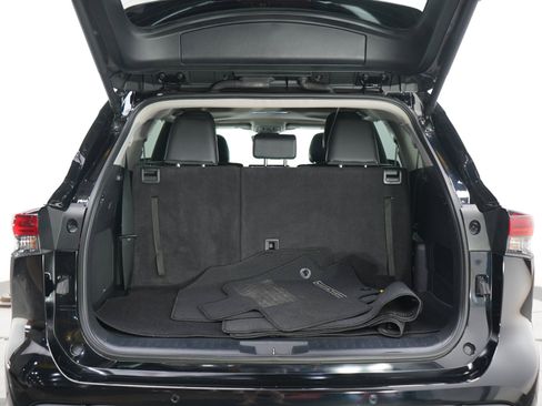 Used 2024 Toyota Highlander Limited AWD/4WD image 17