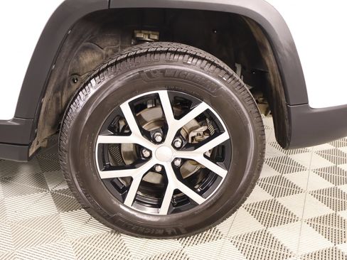 Used 2024 Jeep Grand Cherokee Limited AWD/4WD image 19