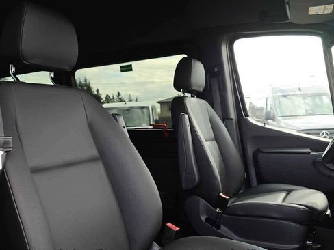 Used 2025 Mercedes-Benz Sprinter 2500 image 13