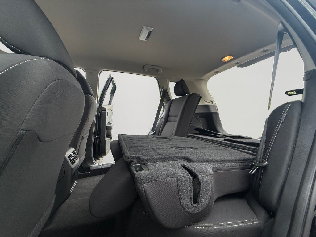 Used 2023 Nissan Rogue S AWD/4WD image 29