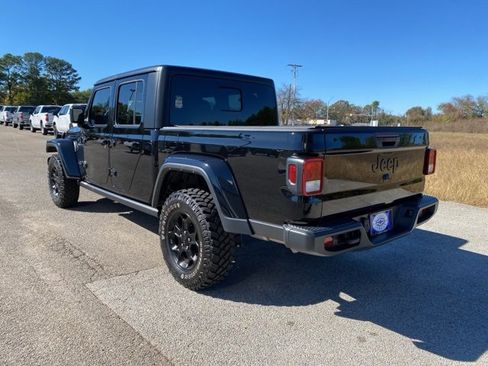 Used 2023 Jeep Gladiator Willys image 3