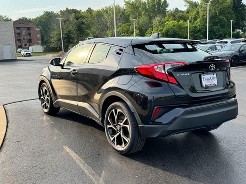Used 2019 Toyota C-HR XLE FWD image 6