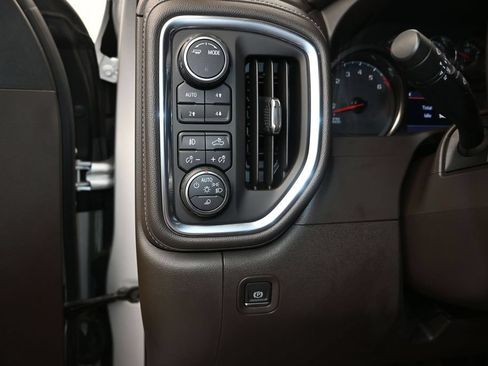 Used 2020 Chevrolet Silverado 1500 LTZ AWD/4WD image 12