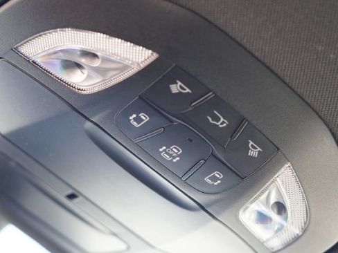 Used 2025 Chrysler Pacifica Select FWD image 34