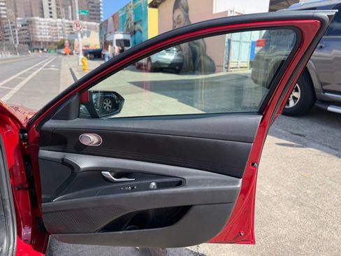 Used 2024 Hyundai Elantra SE FWD image 11