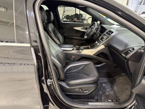 Used 2019 Lincoln Nautilus FWD image 13