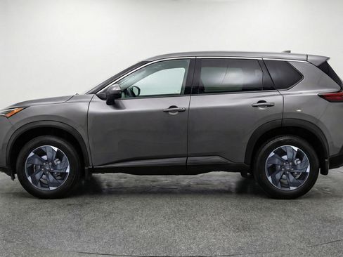Used 2025 Nissan Rogue SV image 5