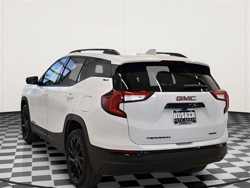 Used 2024 GMC Terrain SLT w/ Elevation Edition image 10