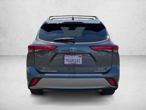 Used 2023 Toyota Highlander Platinum FWD image 7