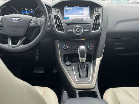 Used 2017 Ford Focus Titanium FWD image 3