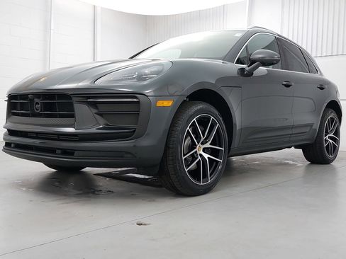 New 2026 Porsche Macan image 1