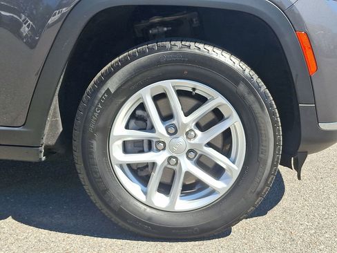 Used 2024 Jeep Grand Cherokee L Laredo w/ Luxury Tech Group I image 9