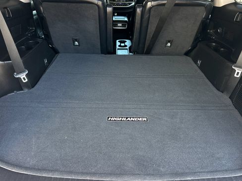 Used 2018 Toyota Highlander XLE w/ Carpet Mat Package (TMS) FWD image 15