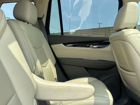 Used 2020 Cadillac XT6 Premium Luxury FWD image 32