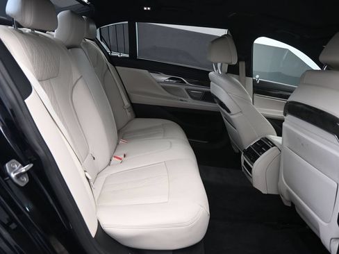 Used 2018 BMW 750i xDrive AWD/4WD image 12