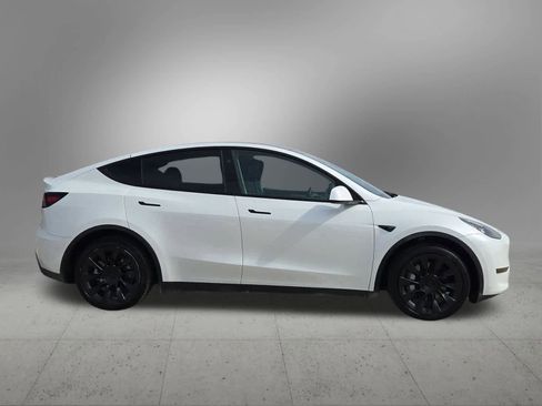 Used 2024 Tesla Model Y Long Range image 7