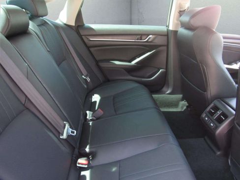 Used 2021 Honda Accord Touring image 12