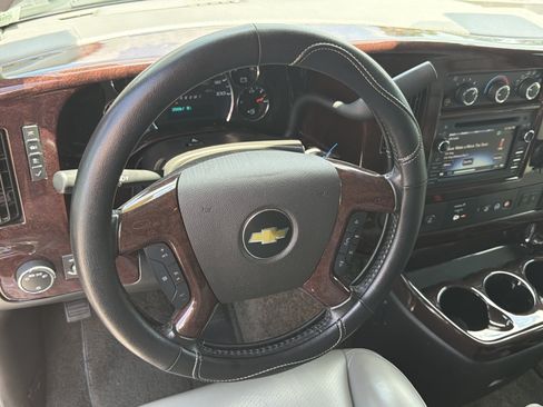 Used 2021 Chevrolet Express 2500 RWD image 17