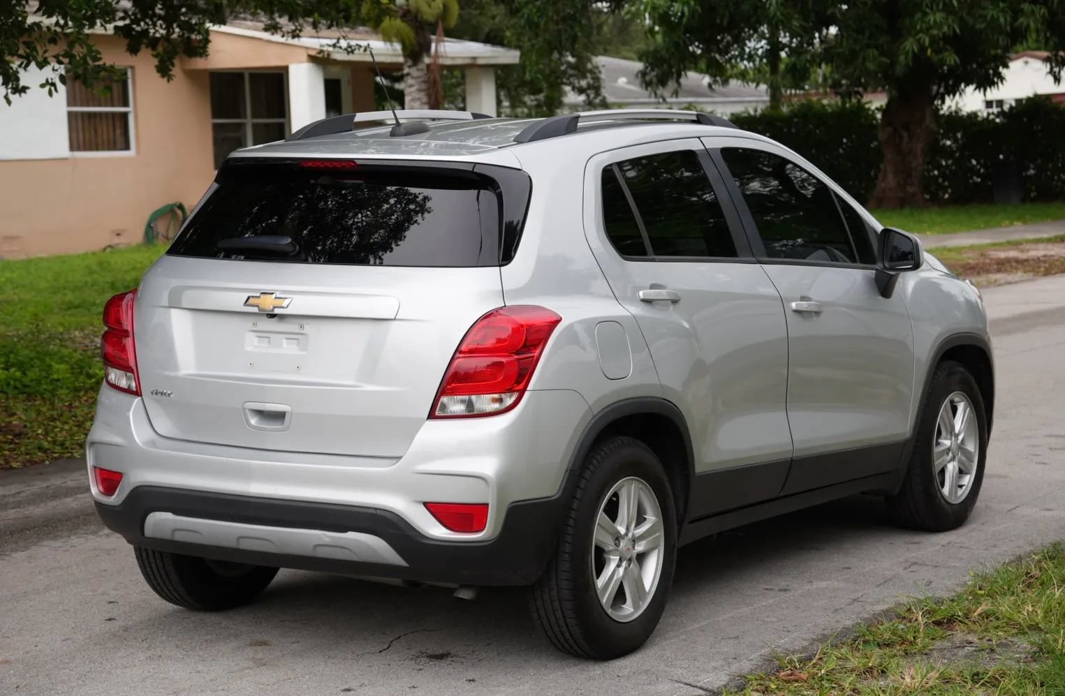 Used 2021 Chevrolet Trax LT w/ LT Convenience Package FWD image 6