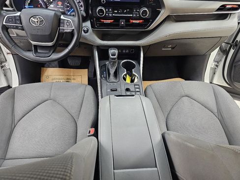 Used 2023 Toyota Highlander LE image 28