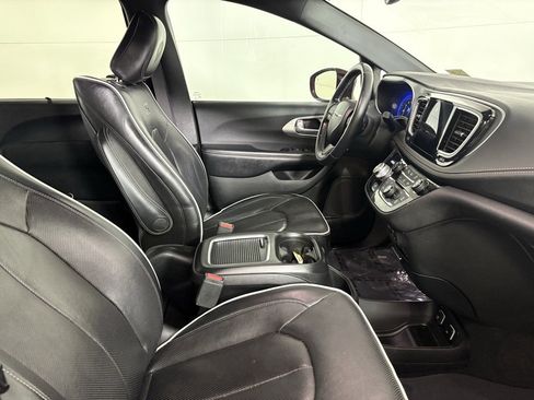 Used 2018 Chrysler Pacifica Limited w/ Advanced Safetytec Group image 11