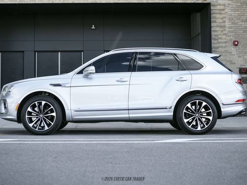 Used 2021 Bentley Bentayga AWD/4WD image 3