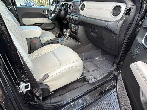 Certified 2023 Jeep Gladiator Overland image 16