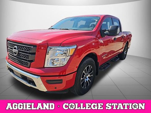 Certified 2024 Nissan Titan SV w/ SV Convenience Package image 3