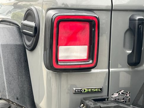 Used 2022 Jeep Wrangler Unlimited Sport image 25