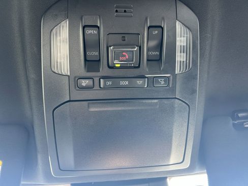 Used 2023 Toyota Highlander XSE image 28