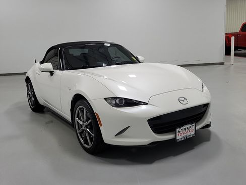 Used 2023 MAZDA MX-5 Miata Grand Touring RWD image 3