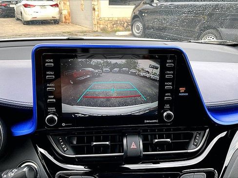 Used 2020 Toyota C-HR 4d SUV XLE image 23