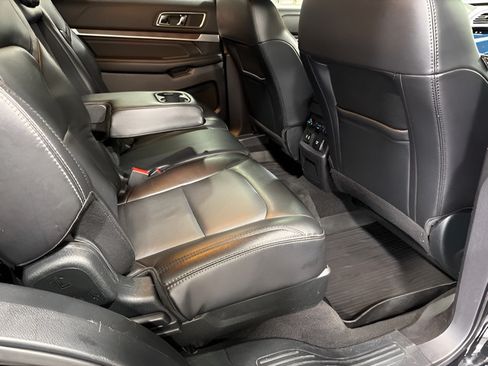 Used 2019 Ford Explorer Limited w/ Class III Trailer Tow Package FWD image 34