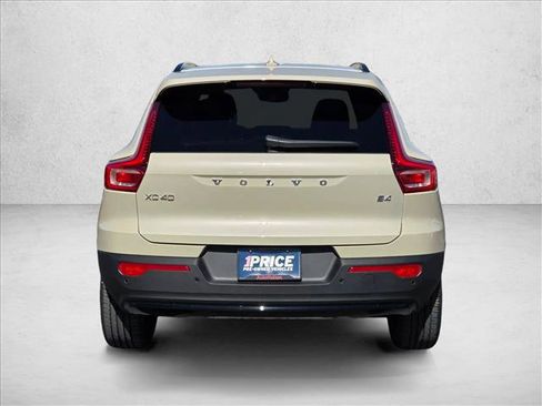 Used 2026 Volvo XC40 B4 Core w/ Protection Package Premier FWD image 8