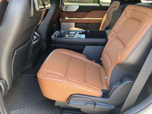 Used 2019 Lincoln Navigator Reserve AWD/4WD image 17